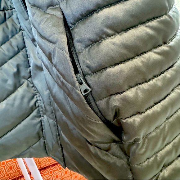 Lands End winter coat Women’s size Medium - Picture 3 of 6